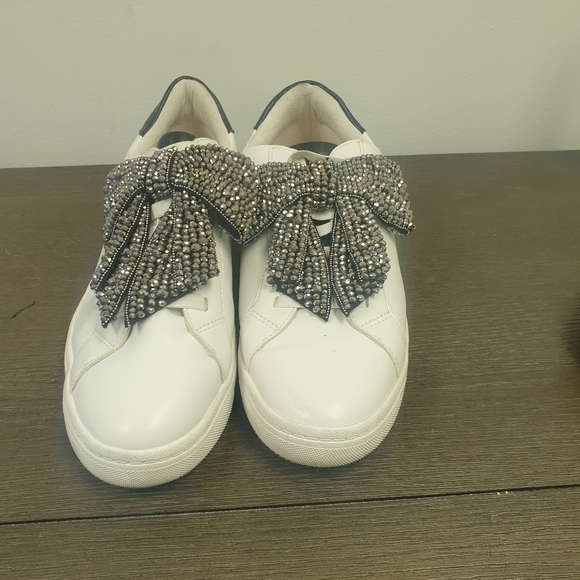 INC Rhinestone Bow sneakers sz 9.5 - Picture 2 of 5